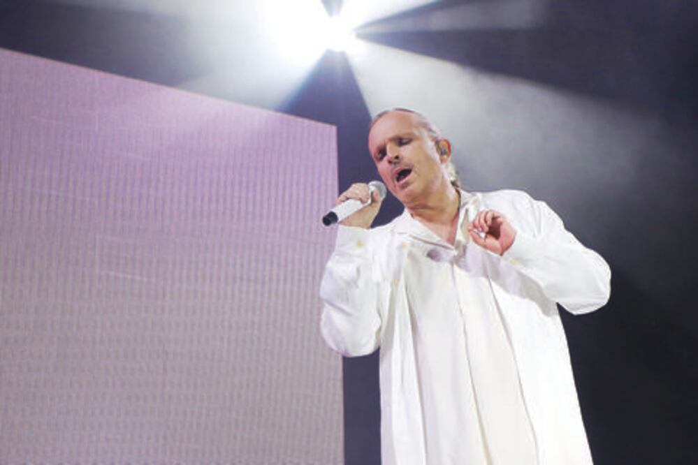 Bosé, entre el amor y bambú