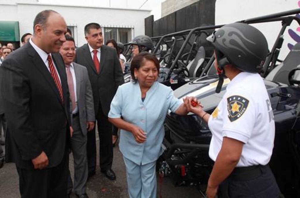 Entregan patrullas en la capital