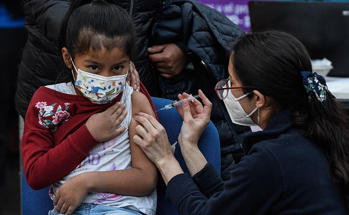 Juez ordena al Gobierno vacunar contra Covid-19 a todos los menores de 18 años