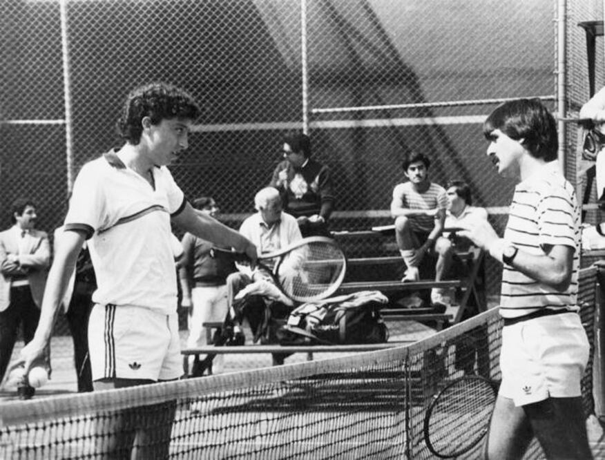 Raúl Ramírez (der.) ganó el dobles en París en 1978. (ARCHIVO. EL UNIVERSAL)
