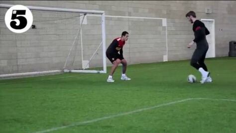 "Chicharito" se "prueba" en la portería