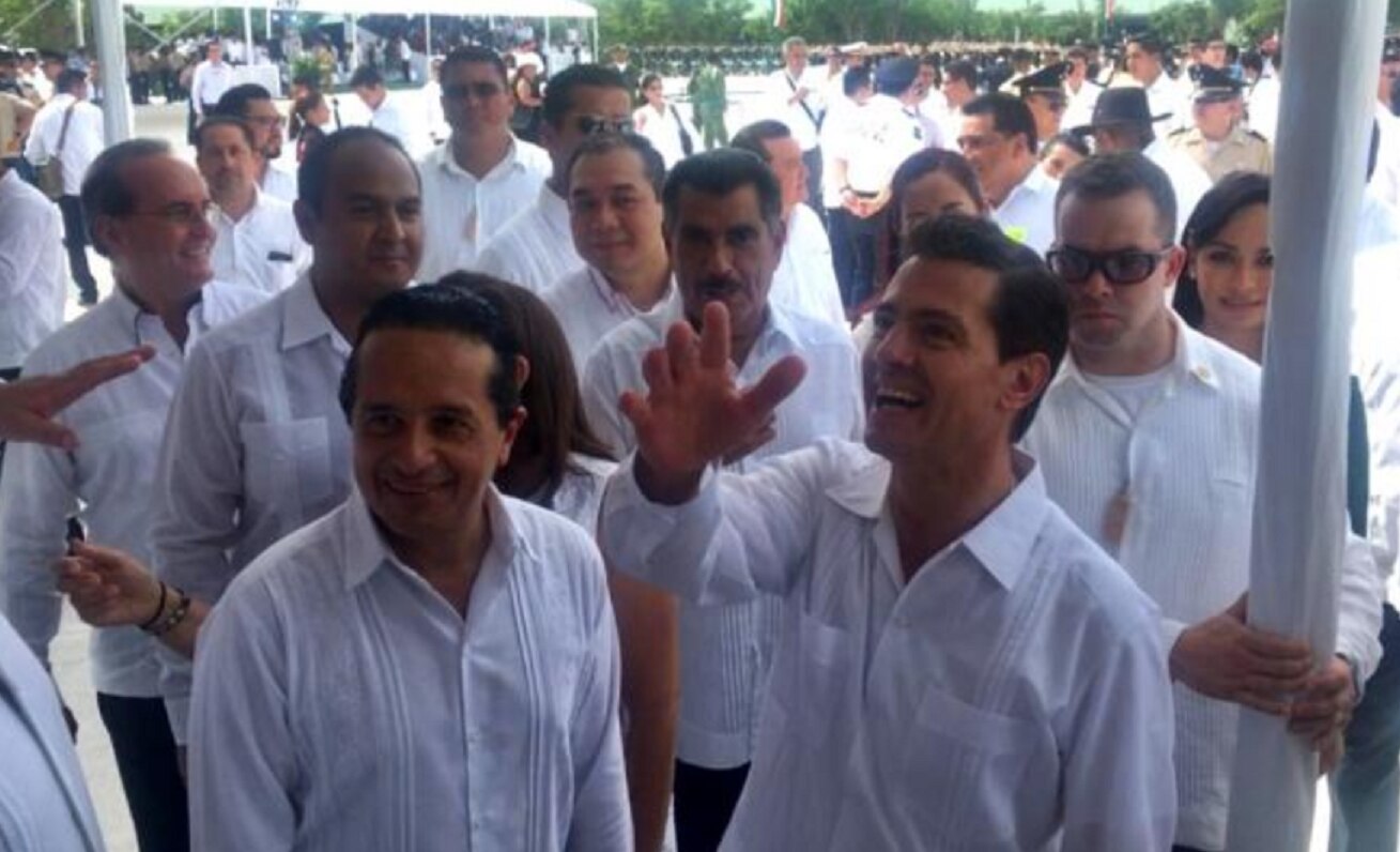 "Es cuento chino; no me voy de México", dice Peña Nieto