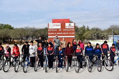 Entrega Calzada bicicletas a los estudiantes de Dolores