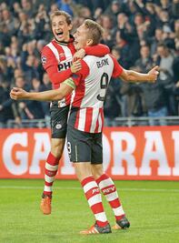 Gran pase de Guardado en triunfo del PSV