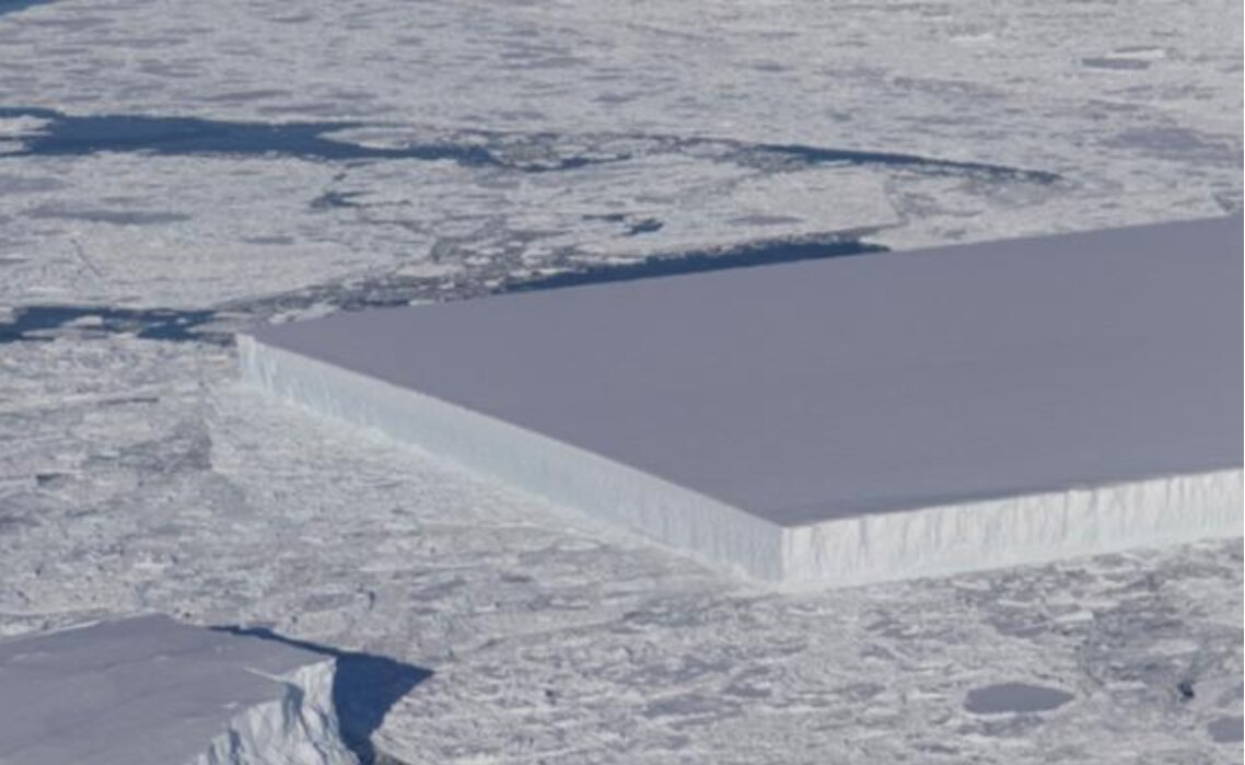 El extraño iceberg de forma rectangular descubierto por la NASA