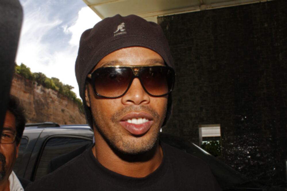 Ronaldinho ya está con los Gallos Blancos