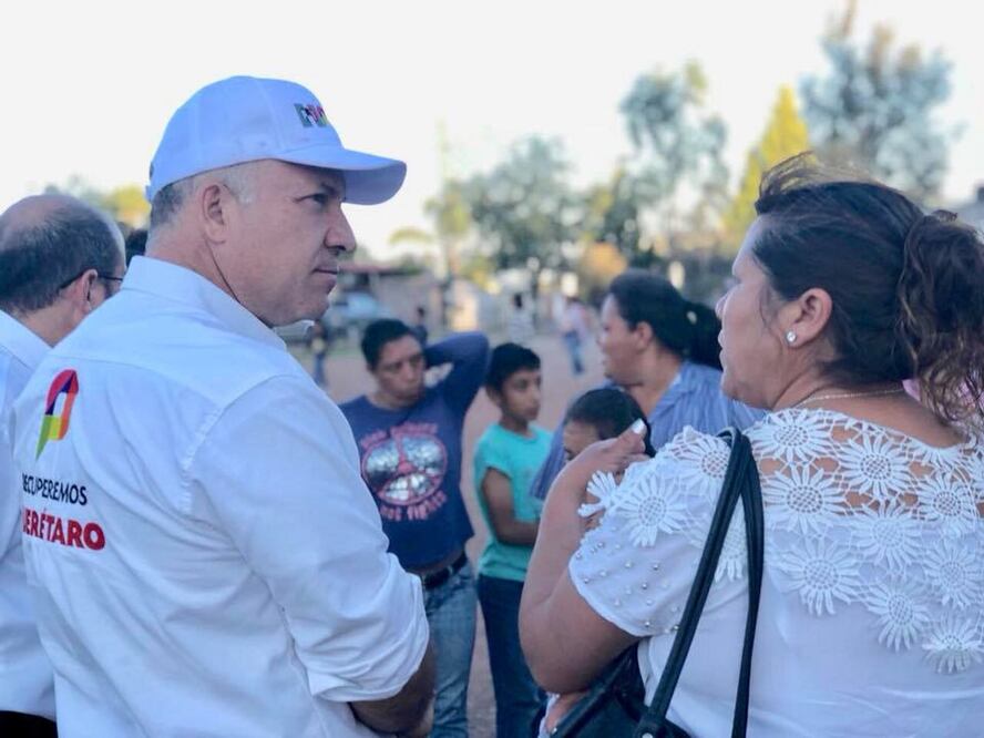 Francisco Pérez Rojas se reunió con vecinos de la colonia Los Sauces. / Foto: Especial