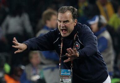 “Bielsa revolucionaría el futbol”