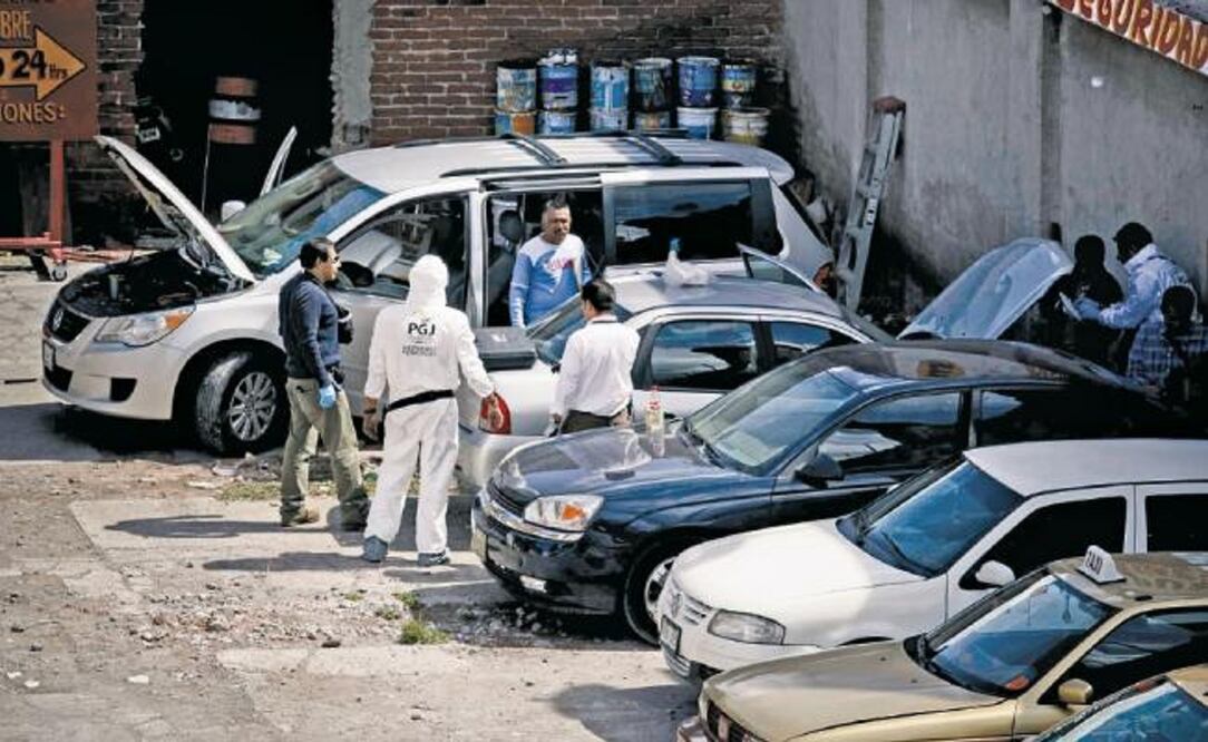 La Procuraduría General de Justicia de la capital, que ocupa el segundo lugar de las entidades con más robos de carros después del Estado de México, realiza constantes operativos (ARCHIVO EL UNIVERSAL)