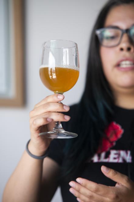 “Adelitas”, el grupo de mujeres que elaboran a Valentina, la nueva cerveza artesanal de Querétaro