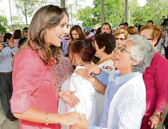 Coronan a abuelitos del centro “Plan Vida”
