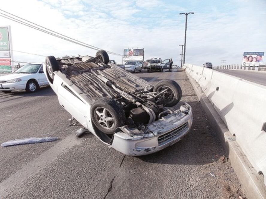 Sale ileso, tras chocar auto