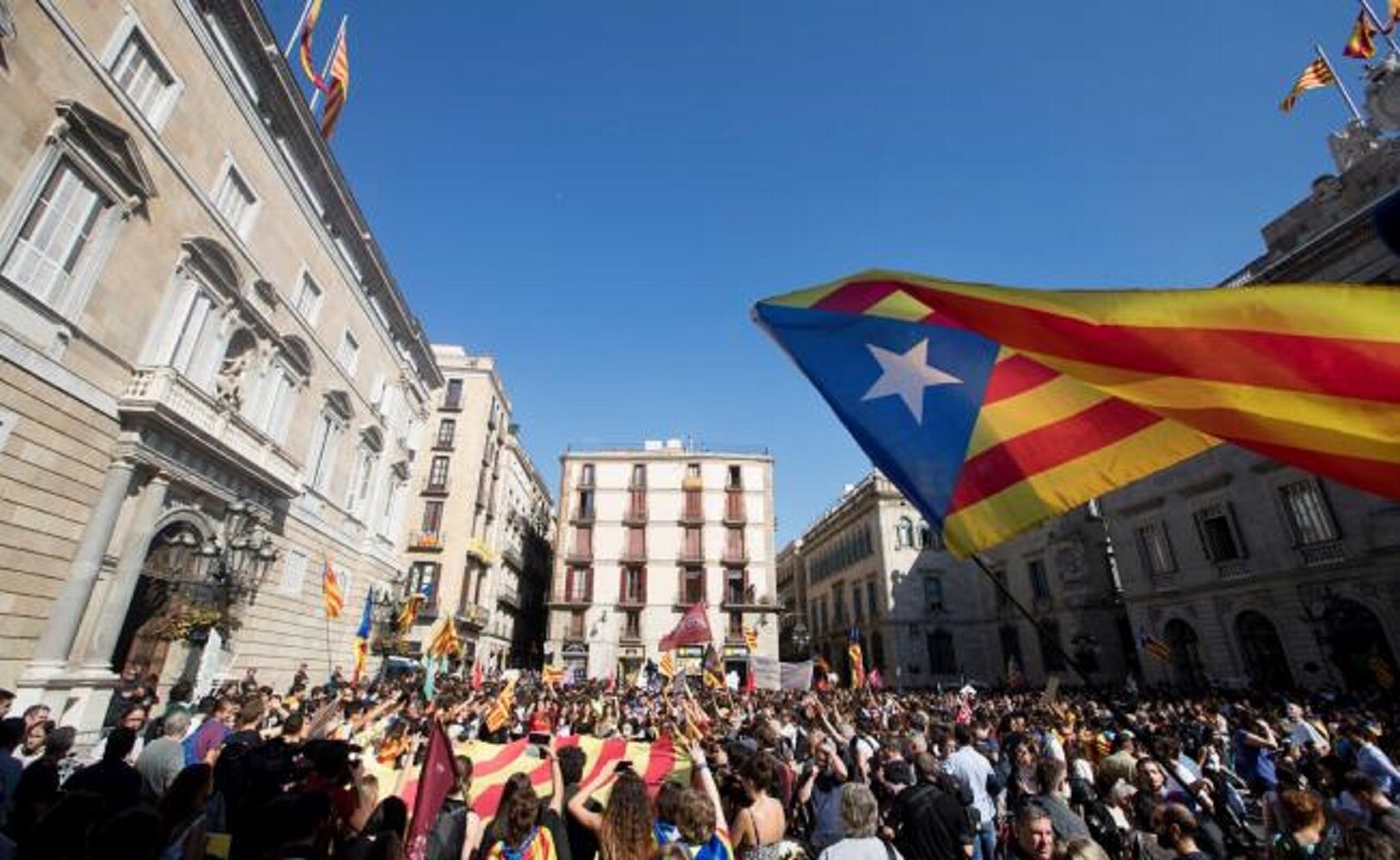 Supremo de España rechaza frenar medidas contra autonomía catalana