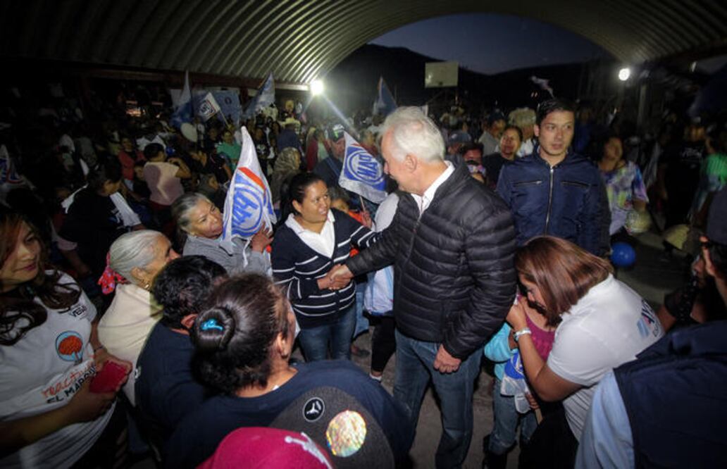 Enrique Vega Carriles firmó un compromiso para seguir trabajando a fin de mejorar esa zona en materia de salud, educación, deporte, y servicios básicos para que todas las calles cuenten con agua, luz y drenaje.