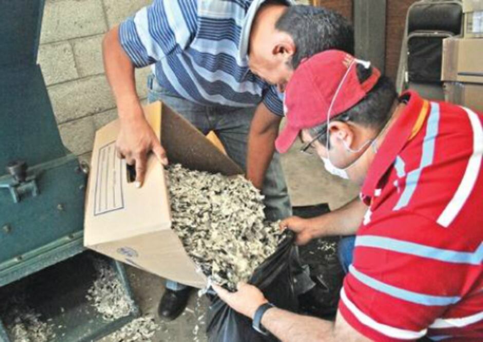 Destruye IFE últimas credenciales de 2013