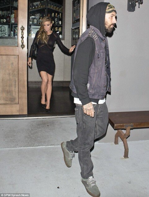 Retratan los senos de Carmen Electra