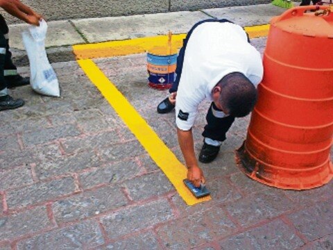 Exhortan  respetar espacios para discapacitados