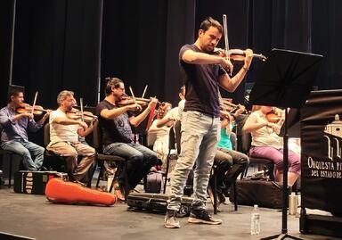 El músico Carlos Gándara tocará con la OFEQ