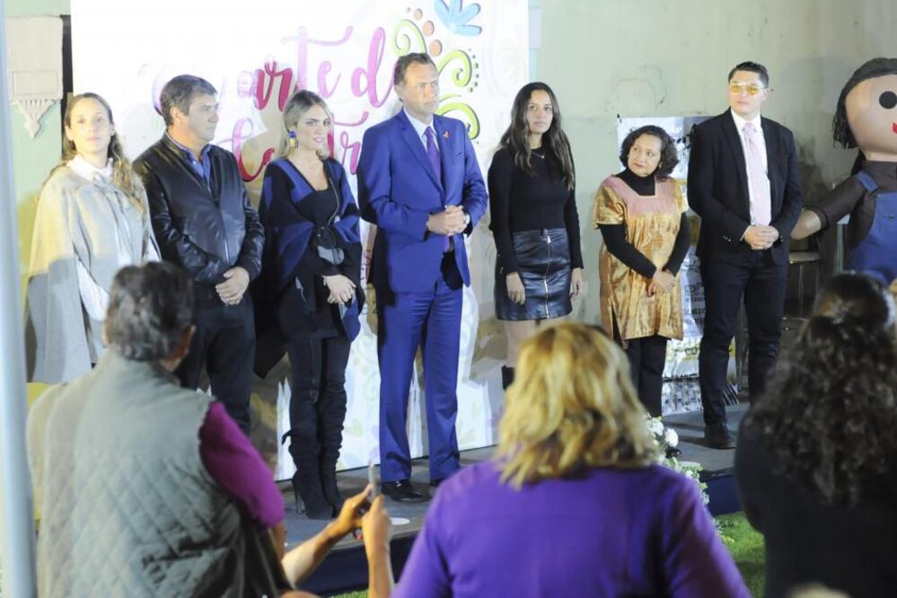 Con el objetivo de recaudar fondos para los damnificados de Oaxaca y Chiapas por los sismos ocurridos en septiembre pasado,  se celebró la primera subasta silenciosa “El Arte de Construir”  en el Centro Queretano de la Imagen, donde acudieron amantes del arte con espíritu altruista para participar de esta noble causa.