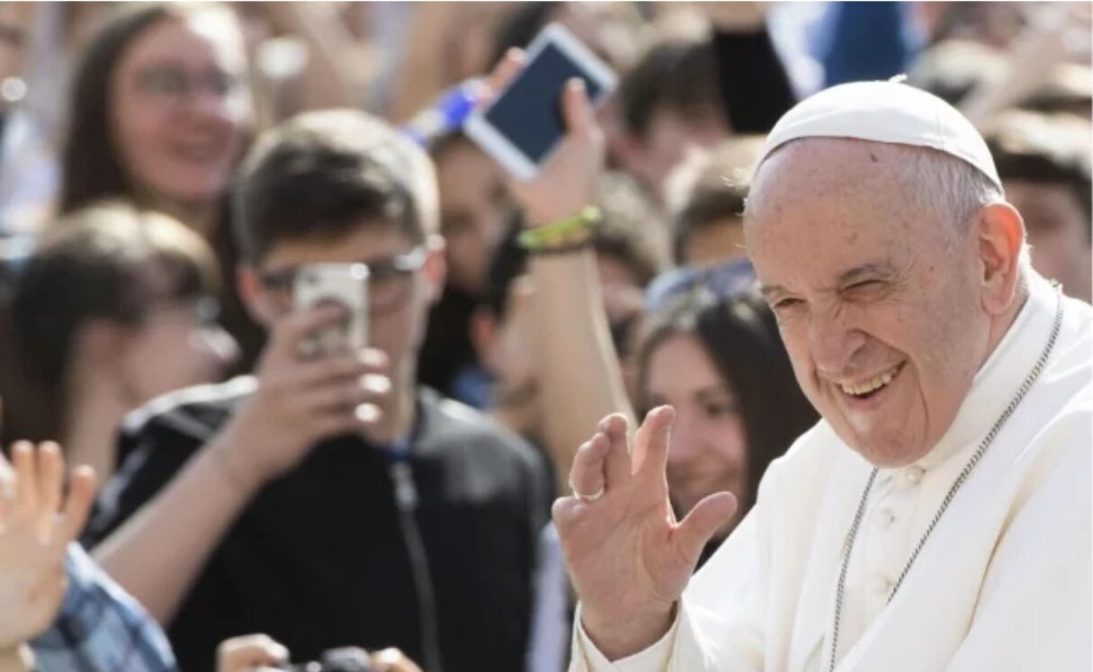 Papa dona medio millón de dólares para migrantes en México