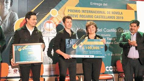 Premian a De cercar la tierra
