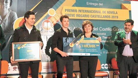 Premian a De cercar la tierra