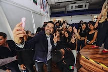 Máynez dialoga con universitarios queretanos