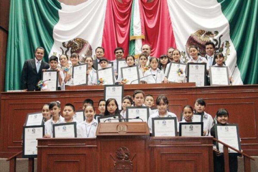 Vetan tema político en Parlamento Infantil
