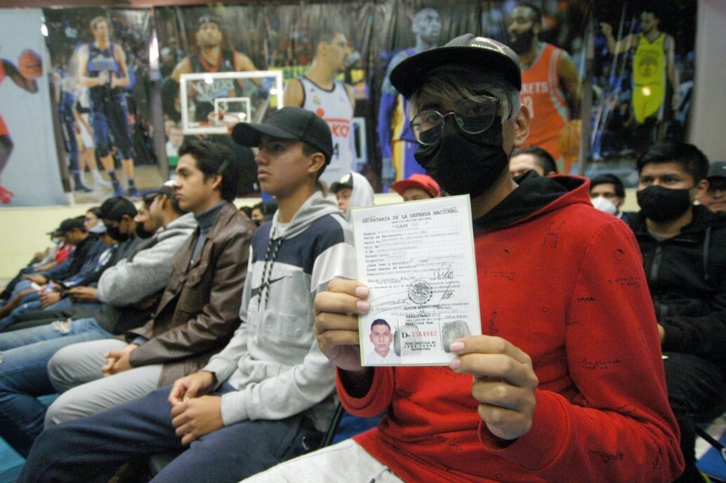 Cerca de 3 mil jóvenes acuden al sorteo del Servicio Militar en Querétaro 