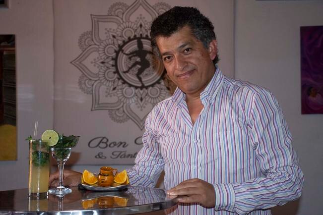 Tirzo Manuel destacó que son famosos sus mojitos, aunque también ofrecen tragos nacionales, como mezcal