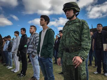 Acuden 2 mil 500 jóvenes al sorteo del SMN