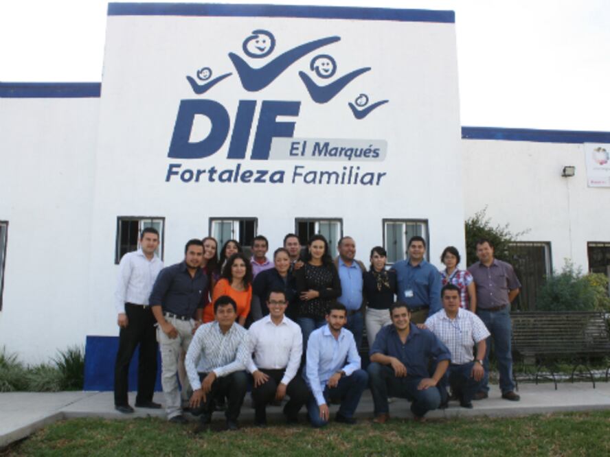 Reconocen a los médicos en El Marqués 