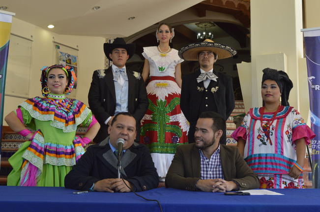 Concluyendo el evento se realizará una convivencia con el público, balilarines y organizadores para intercambiar pláticas sobre la importancia de la danza folklórica (GONZALO IBÁÑEZ. EL UNIVERSAL)