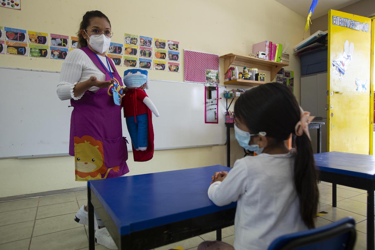 Docentes y estudiantes seguirán con protocolo antiCovid-19 en las escuelas de Querétaro