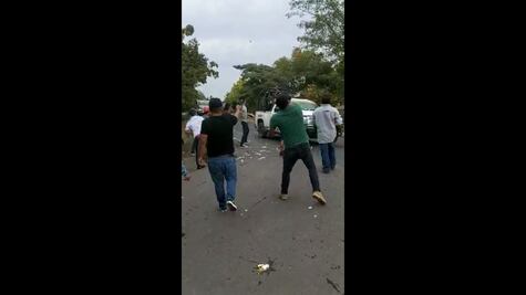 Agreden con huevos a elementos de la Guardia Nacional en Tierra Caliente, Michoacán