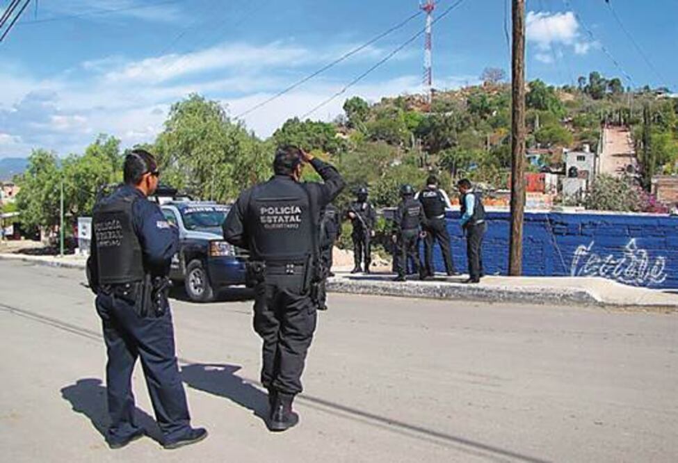 Detienen a menor por robar maletín