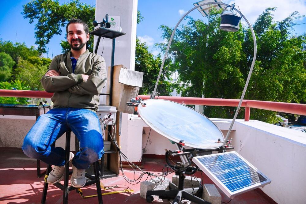Estudiante de posgrado de la UAQ desarrolla un seguidor solar. Foto: Especial