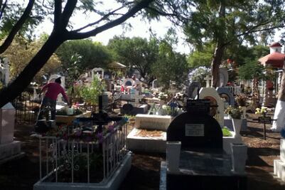 Trabas jurídicas impiden ampliar panteones en SJR