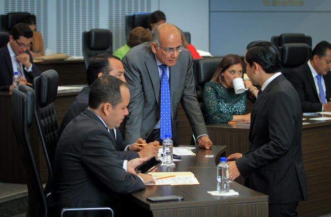 Legisladores de Acción Nacional aún no deciden si pedirán licencia