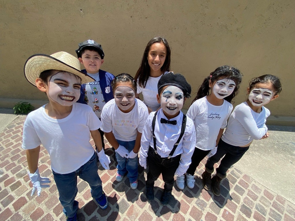 Pequeños mimos se adueñan del escenario