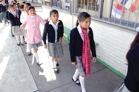 Buscan transporte para estudiantes