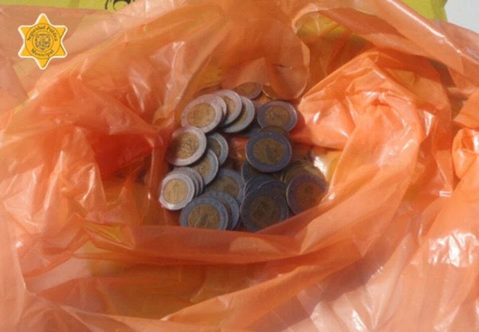 Sustrajo 105 pesos de un teléfono público