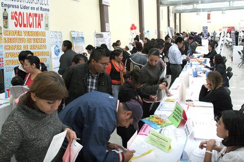 Alertan mentiras en currículum