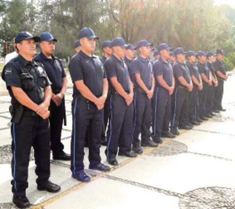 Policías celebran primer año de cursos