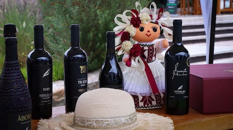 Dan la bienvenida a las vendimias en el viñedo Puerta del Lobo