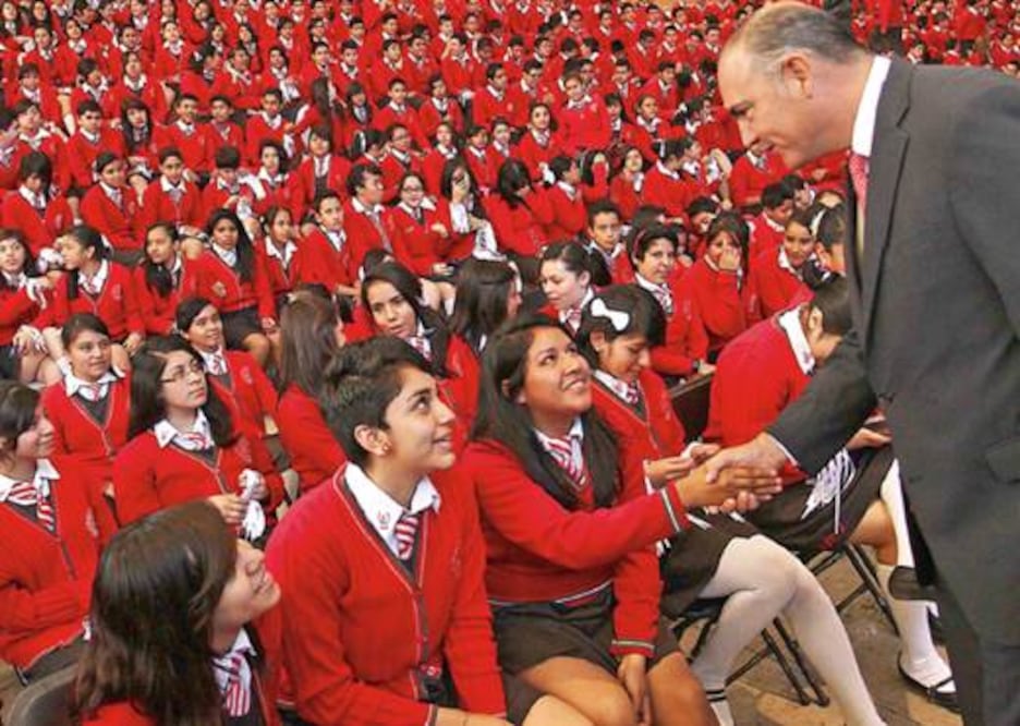 Asiste JCR a aniversario de secundaria