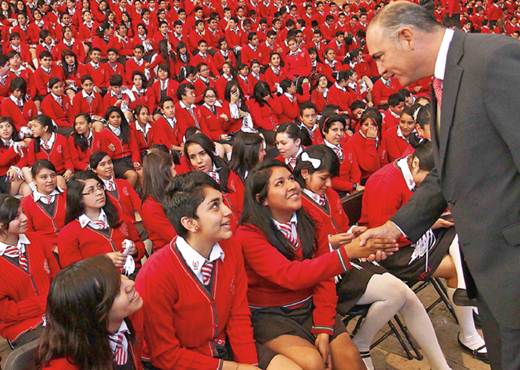 Asiste JCR a aniversario de secundaria