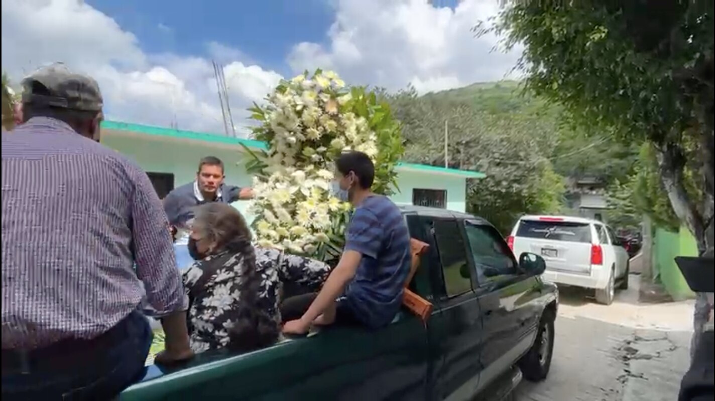 Trasladan el cuerpo de Marcial Trejo a Ahuacatlán, en la Sierra Gorda, donde será sepultado