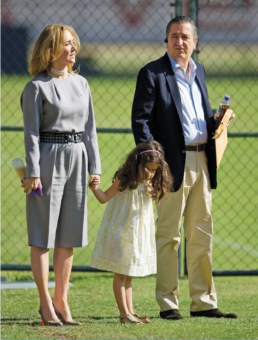 Vergara gana batalla por sus hijas a Angélica