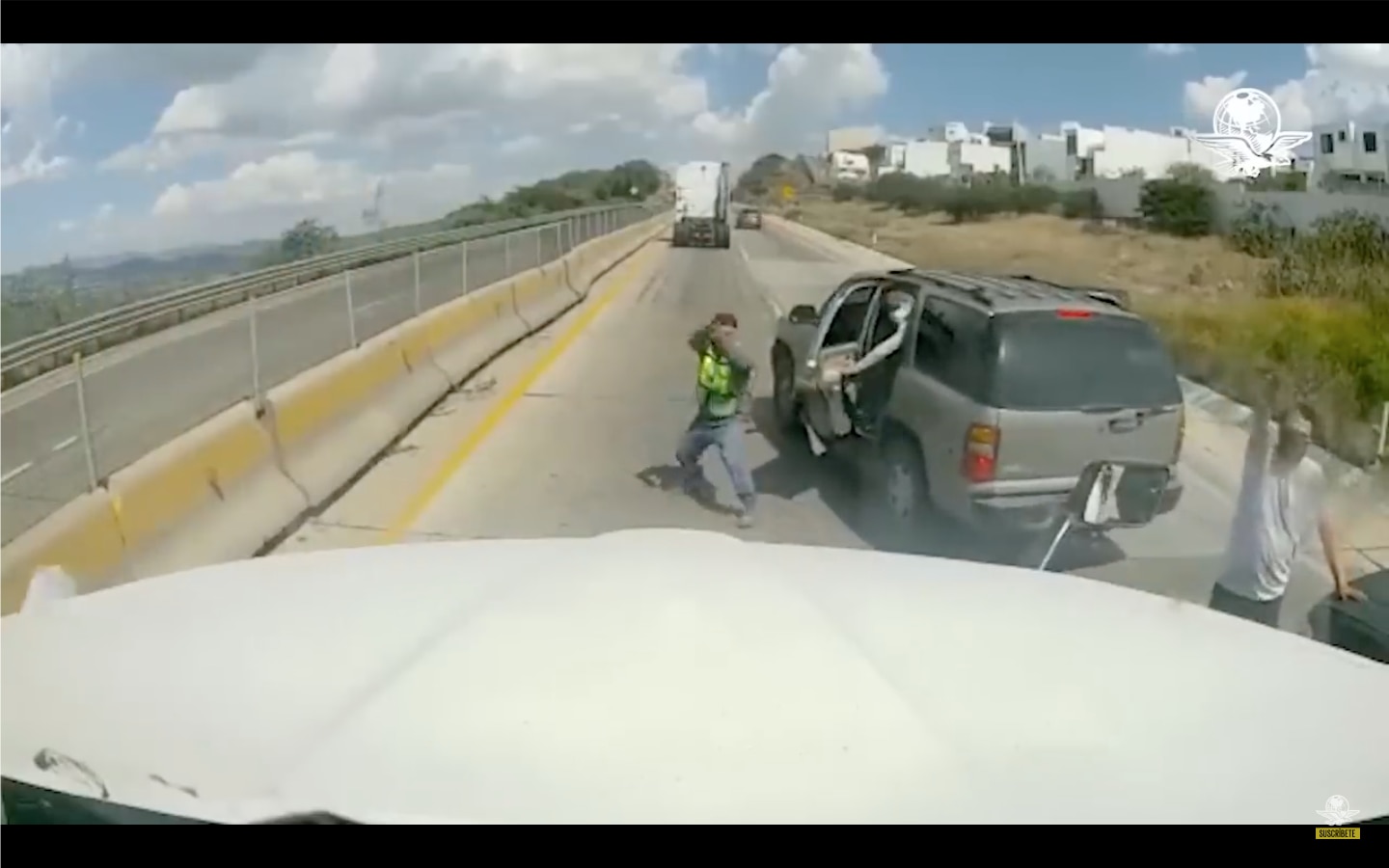 ¡Ya nos torcieron! Hombres armados roban tráiler en libramiento Querétaro-Chichimequillas